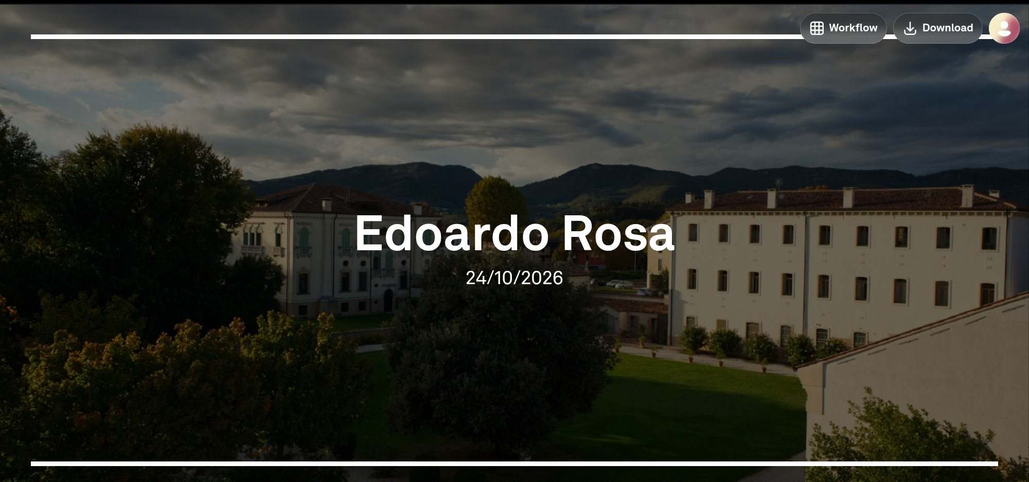 Copertina di una galleria online con il nome del festeggiato e la data, sopra una foto della villa